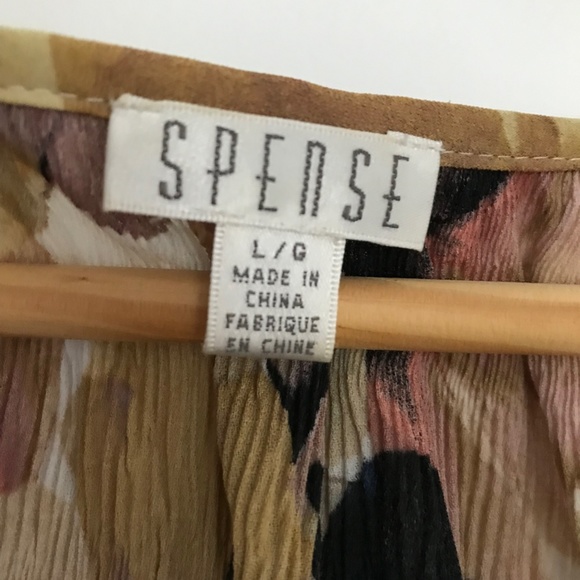 Like NEW! Gorgeous Spence flowy top. FREE mystery gift with EVERY purchase! - Picture 3 of 5